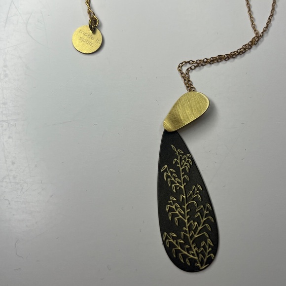 Ras Gold and Black Leaf Pendant Necklace - Picture 3 of 5